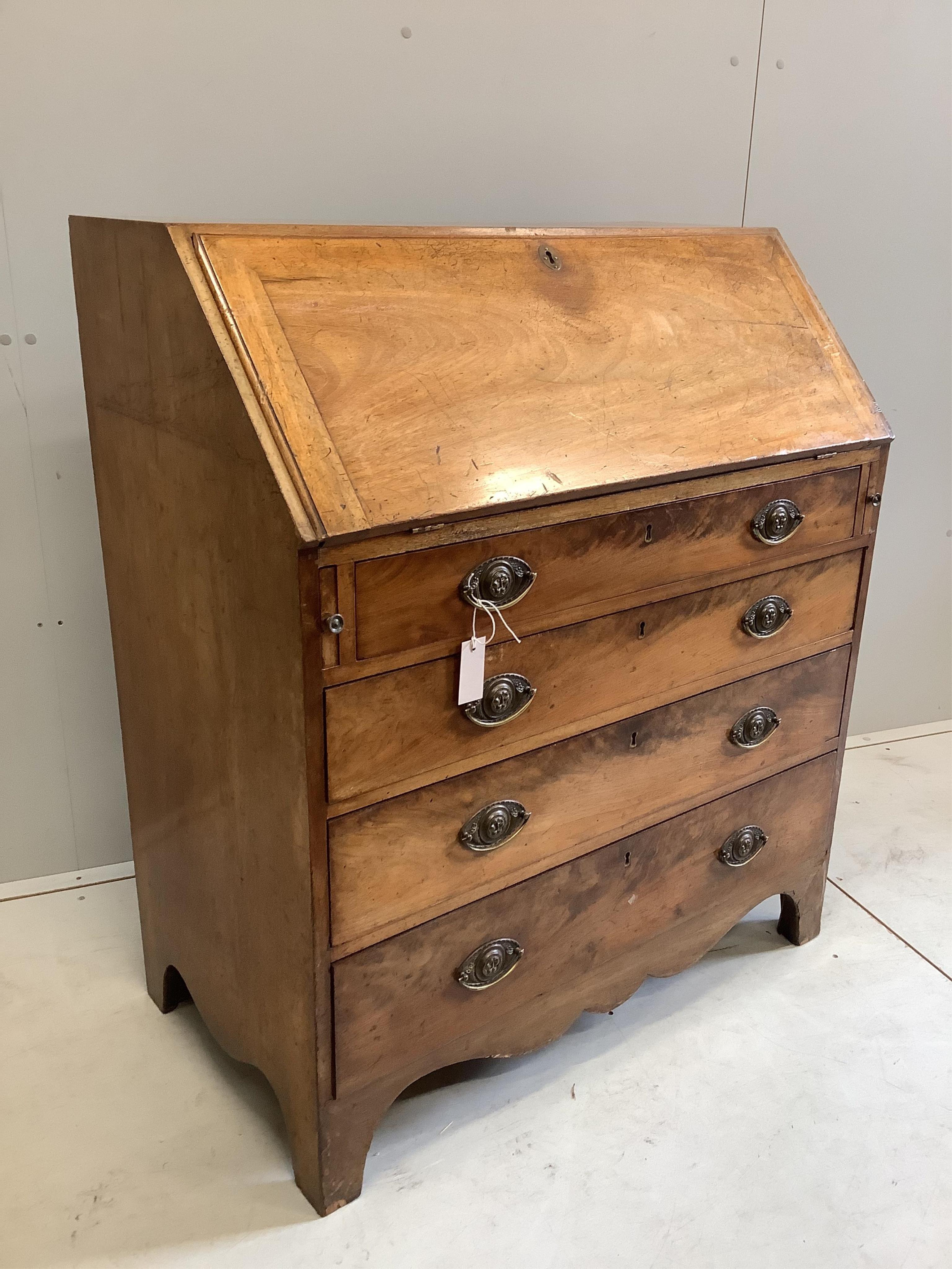 A Georgian walnut bureau, width 92cm, depth 51cm, height 107cm